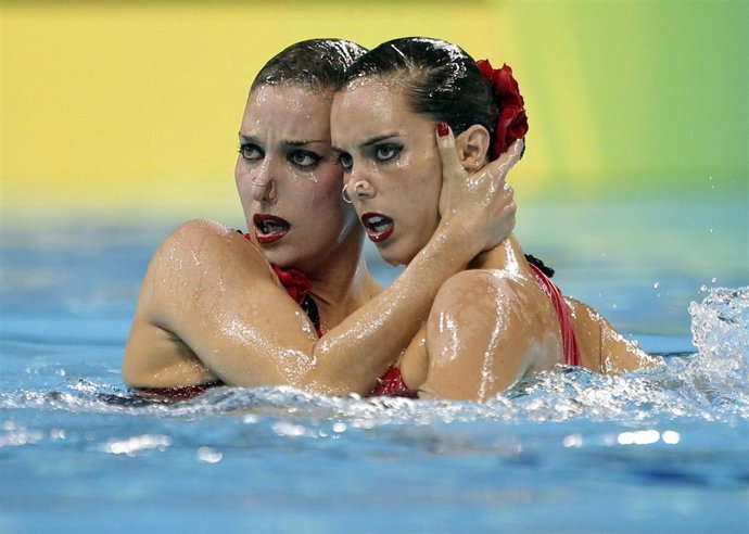 Andrea Fuentes Y Ona Carbonell, Pareja Española De Natación Sincronizada