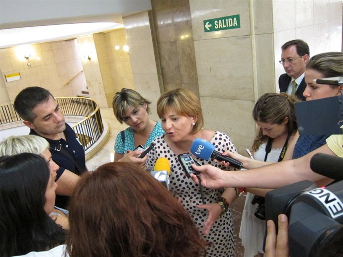 Isabel Bonig Atiende A Los Medios