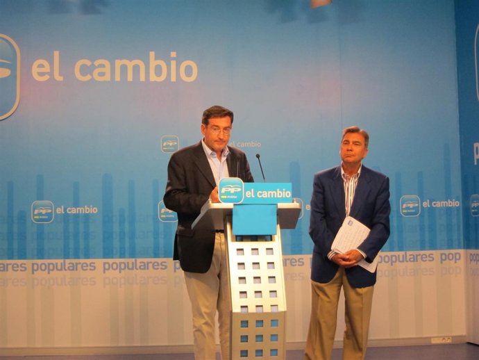 Rafael Carmona, A La Izquierda, Este Viernes