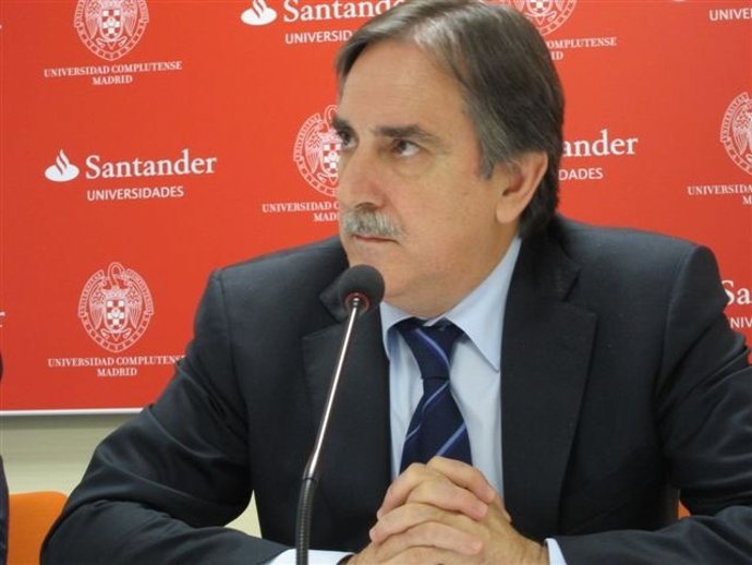 El Ministro De Trabajo E Inmigración, Valeriano Gómez