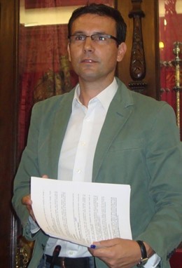 NP ALCADE UTILIZA AYUNTAMIENTO PARA ARENAS Y RAJOY