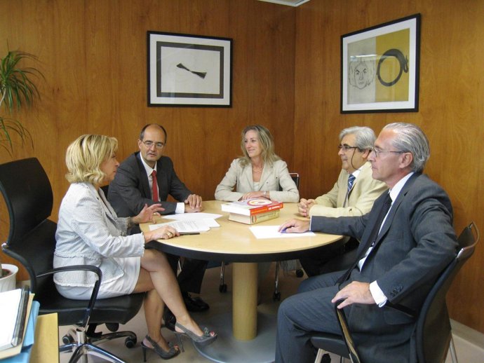 Serrat Y Representantes De La USJ