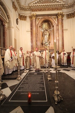 Monseñor Osoro Bendice La Lápida Sepulcral De García-Gasco.