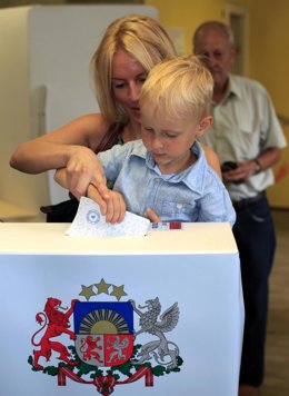Referéndum En Letonia Por La Disolución Del Parlamento