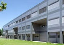 Edificio Que Alberga El Centro De Supercomputación, En El Campus De Vegazana
