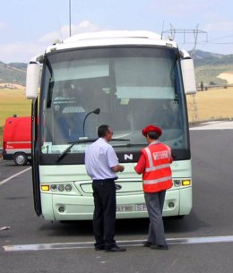La Policía Foral Inicia Una Campaña De Control De Autobuses.