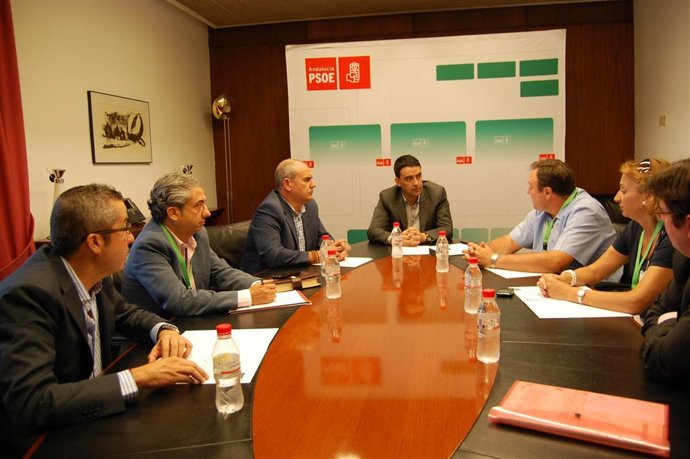 Reunión Del Grupo Socialista Con El Sector De La Piña Y El Piñón