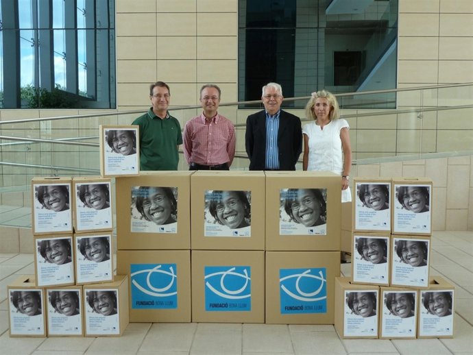 Fundación Bona Llum Y Endesa Reparten Cajas Disponibles En 24 Puntos Solidarios