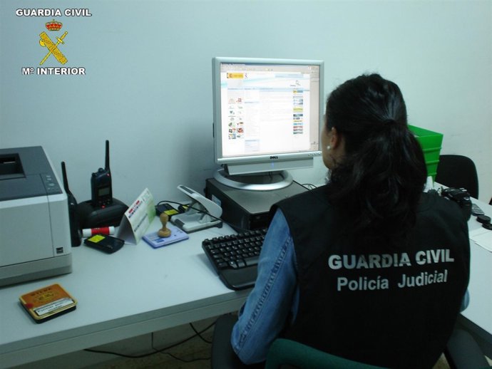 Agentes Del Equipo Contra El Patrimonio De La Guardia Civil.