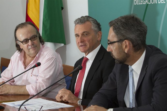 El Consejero De Cultura, Paulino Plata, Junto A Florencio Aguilera.