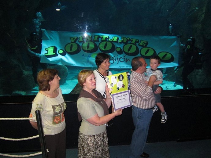 Caremn Moriyón En Su Visita Al Acuario.