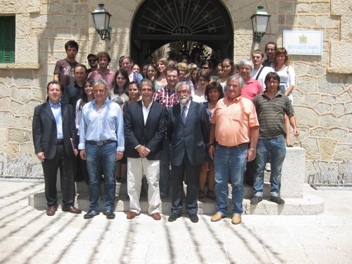 El Conseller De Educación Y Cultura, Rafael Bosch, En Reunion IRL