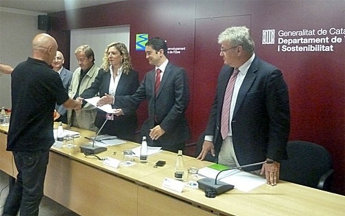 Entrega De Los Títulos De Barco Para Aguas Continentales