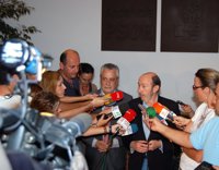 Griñán afirma en presencia de Rubalcaba que las elecciones andaluzas "están muy bien en marzo"