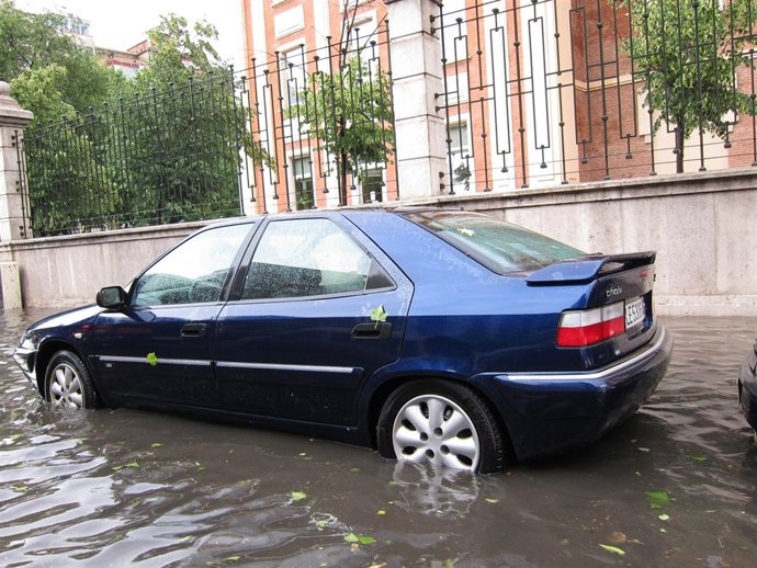 Coche afectado por las lluvias En García Morado