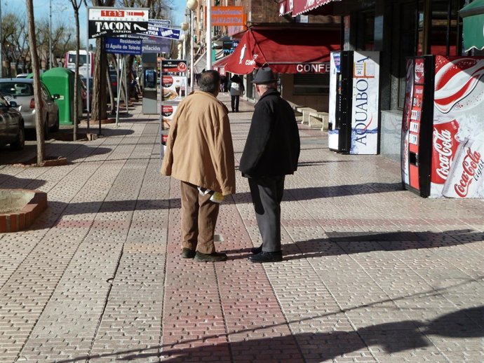ancianos conversando