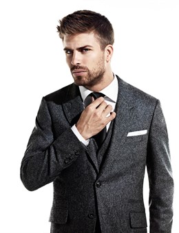 Posado De Gerard Piqué Para H.E By Mango, Campaña Otoño-Invierno 2011/12