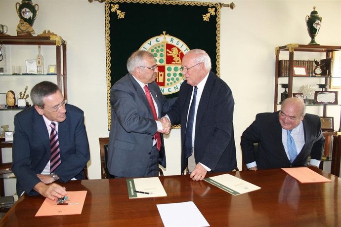 Manuel Parras Y José Luis García Lomas En La Firma Del Convenio Hoy