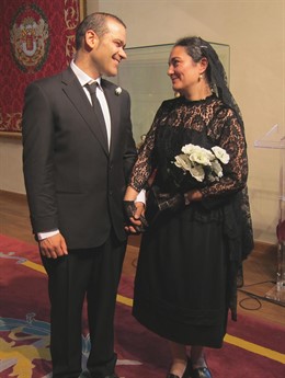 Actores Que Representan Una Boda En El Rito Del Embargo