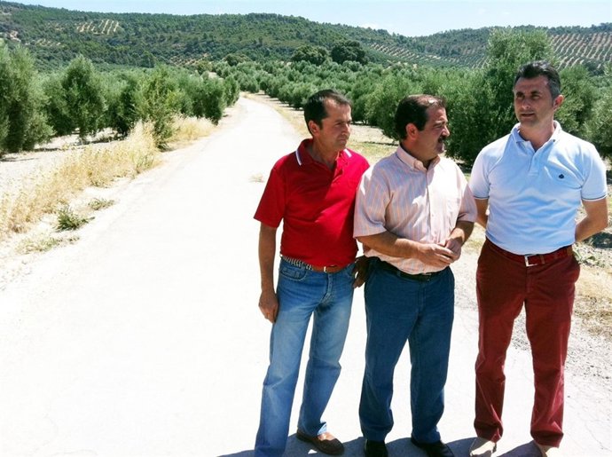 José Castro Junto A Una De Las Vías De La Comarca De La Sierra De Cazorla