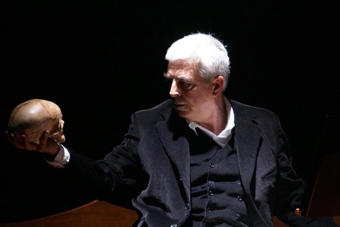 Luis Miguel Cintra, Actor Y Director De Teatro De La Cornucopia. 