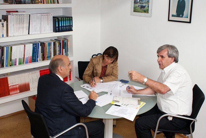 Los Componentes De La Comisión De Infraestructuras Del PRC