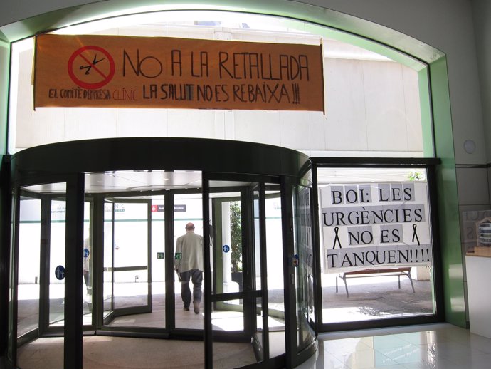 Pancartas Contra Los Recortes Sanitarios En Catalunya
