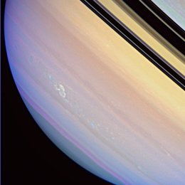 La sonda Cassini envía las primeras imágenes del satélite de Saturno Enceladus