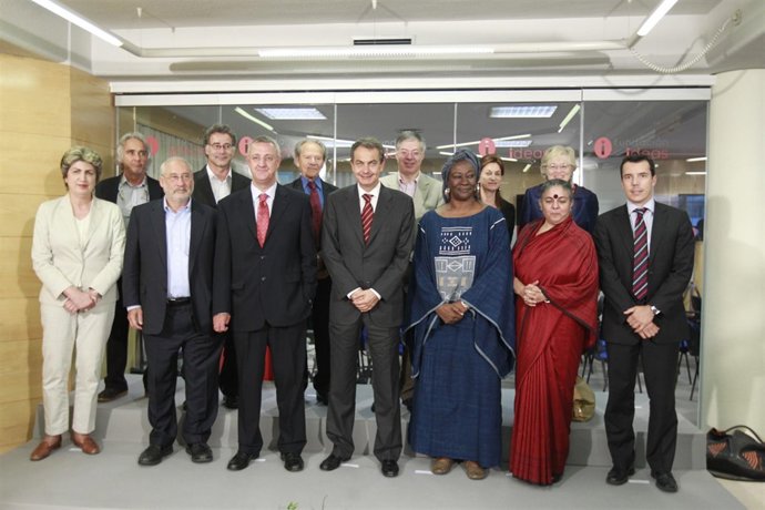 Zapatero Con El Comité Científico De IDEAS