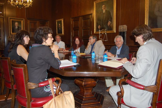 Jurado Encargado De Deliberar Sobre La Concesión De La Beca Antonio Machado