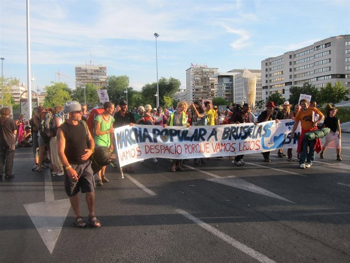 Marcha De 'Indignados' Del 15-M A Bruselas
