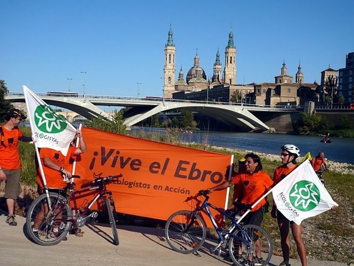 La Marcha 'Vive El Ebro' A Su Paso Por Zaragoza