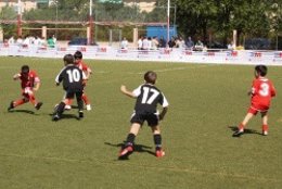 Niños Jugando Al Fútbol 7