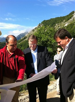 Antonio Silván Durante Su Visita Al Parque Nacional De Picos De Europa.
