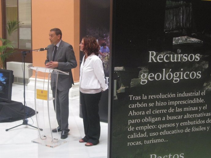 Josep Puxeu Inaugura La Muestra Sobre La Red Española De Reservas De La Biosfera