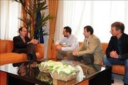 Cagigas Se Reúne Con Miembros De ADIC