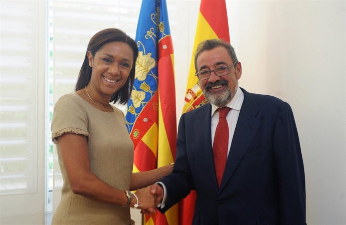 Lola Johnson Tras La Reunión Con José Vicente González.