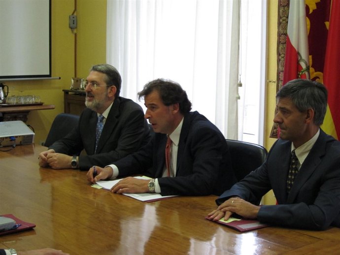 El Delegado Del Gobierno Y El Consejero De Obras Públicas