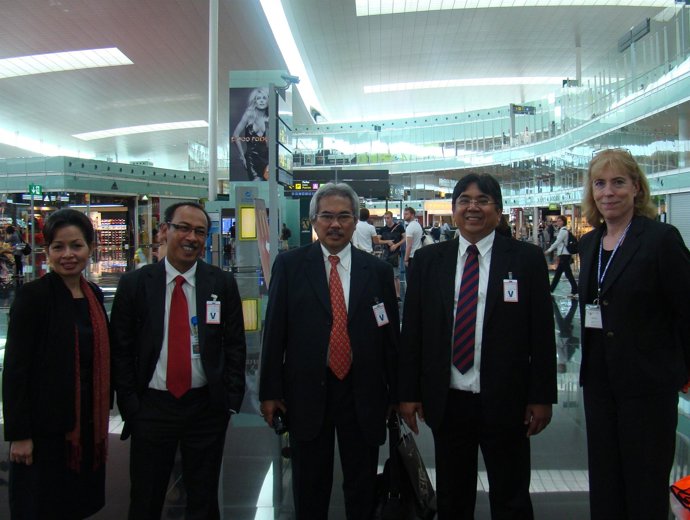 Una Delegación De Indonesia Visita El Aeropuerto De Barcelona