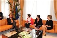 El Parlamento cántabro mantendrá su "estrecha colaboración" con el Consejo de la Mujer