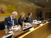 (AMPL.El ICO financiará a las comunidades la mitad de la deuda que tienen que pagar en 2012