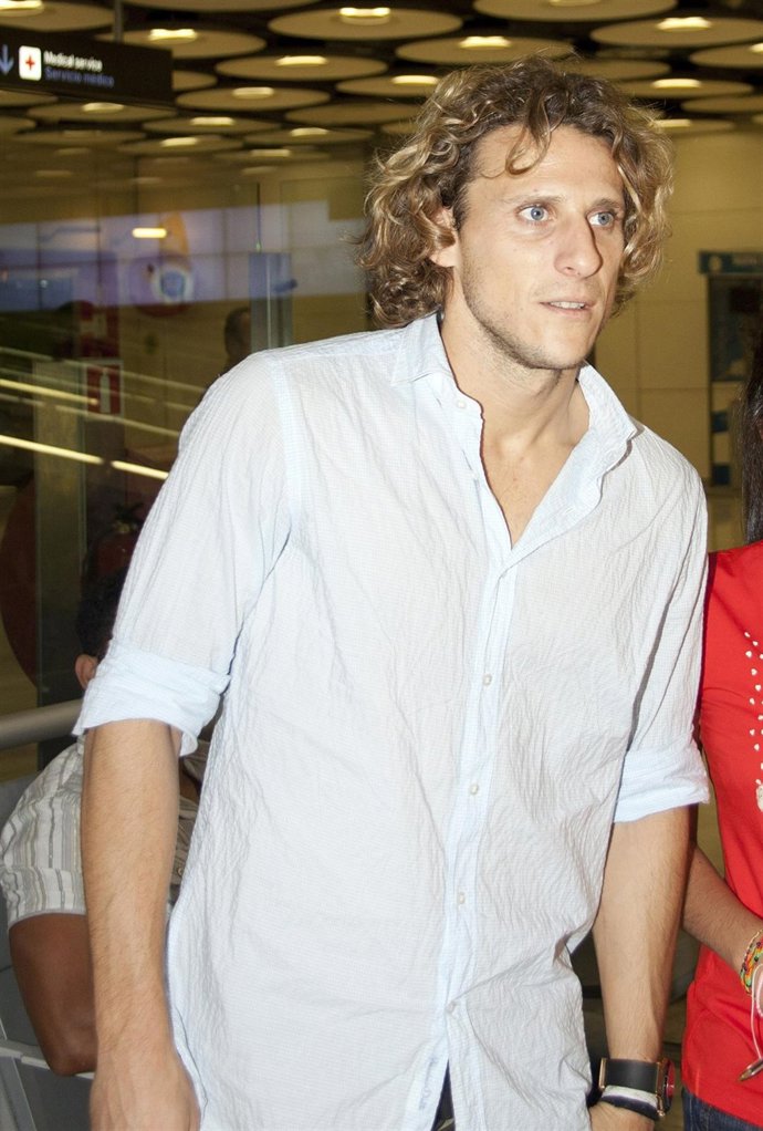 Diego Forlán En El Aeropuerto De Barajas, Tras Ser Campeón De La Copa De América