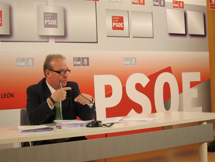 El Portavoz De Hacienda En El Grupo Socialista, José Francisco Martín