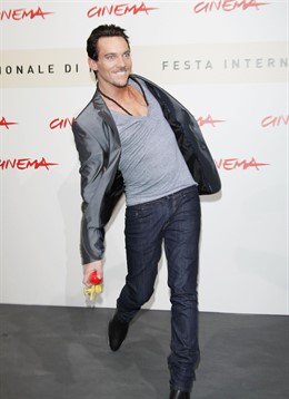 El Actor Jonathan Rhys Meyers En Una Premiére En Roma 