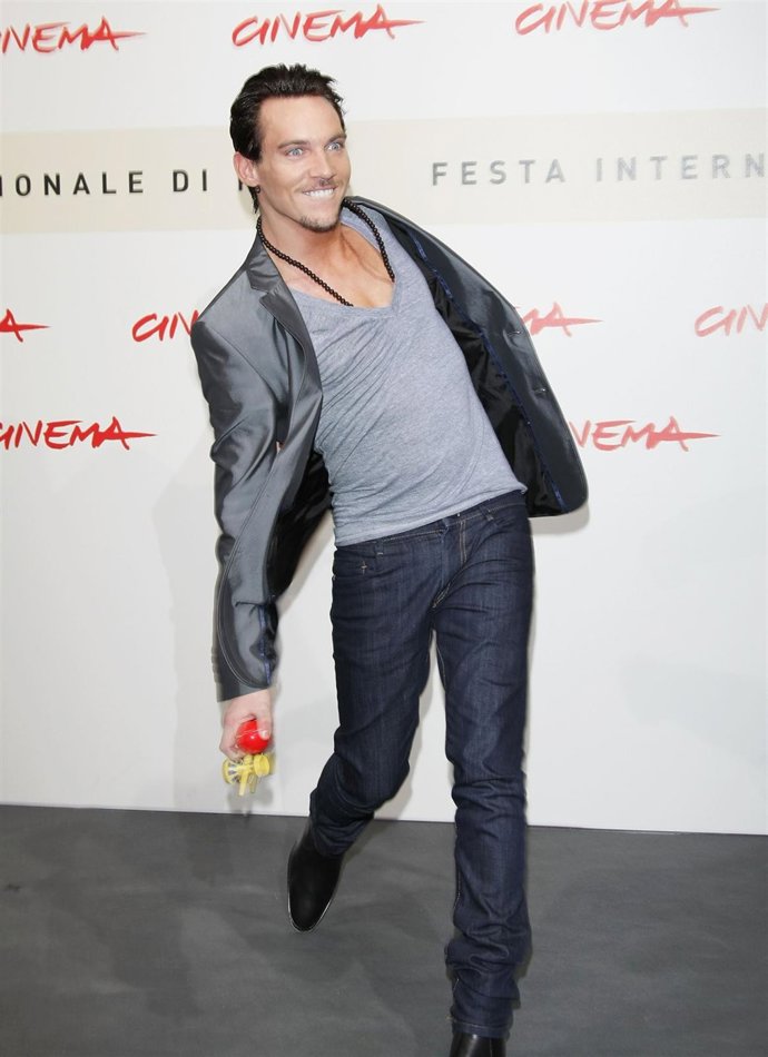 El Actor Jonathan Rhys Meyers En Una Premiére En Roma 