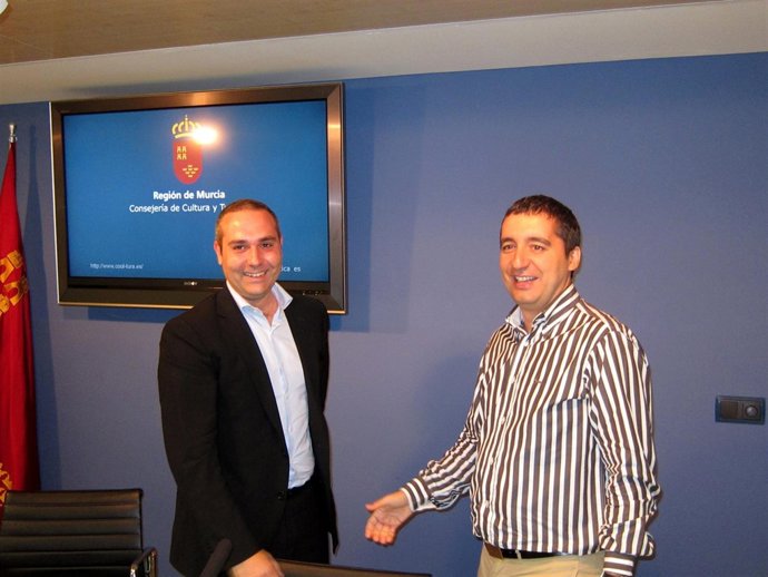 El Consejero De Cultura Y Turismo Junto Con El Presidente De AJE