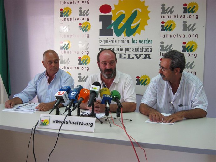 El Coordinador Provincial De IULV-CA, Pedro Jiménez, Y Ex Trabajadores De Befesa