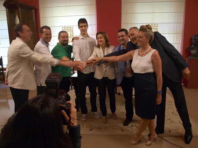 Cuca Gamarra Recibe Al Jugador Borja Arévalo