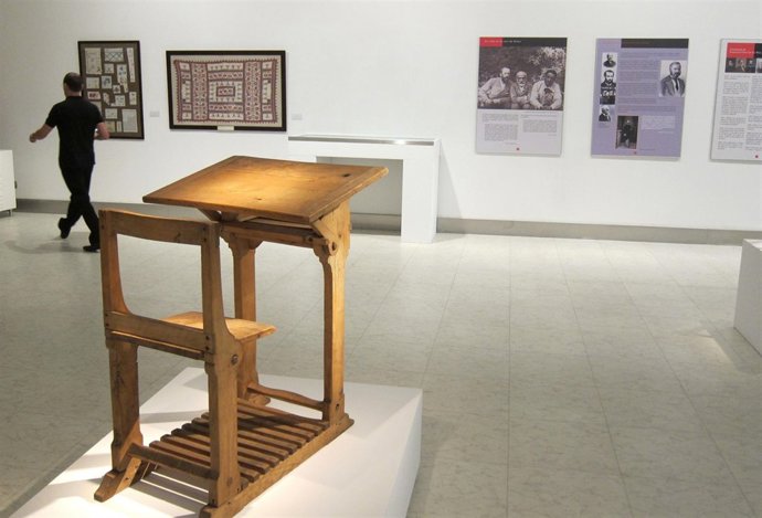 La Muestra 'Francisco Giner De Los Ríos' En La Sala Del Teatro Calderón