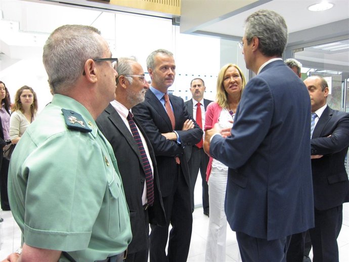 El Ministro Del Interior, Antonio Camacho